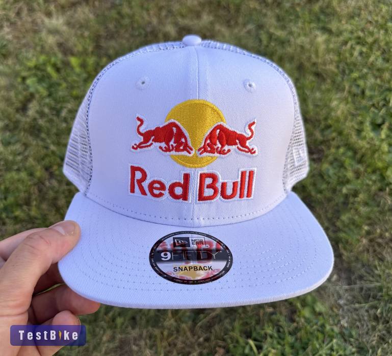 Új Red Bull fehér/fehér hálós sapka, snapback 