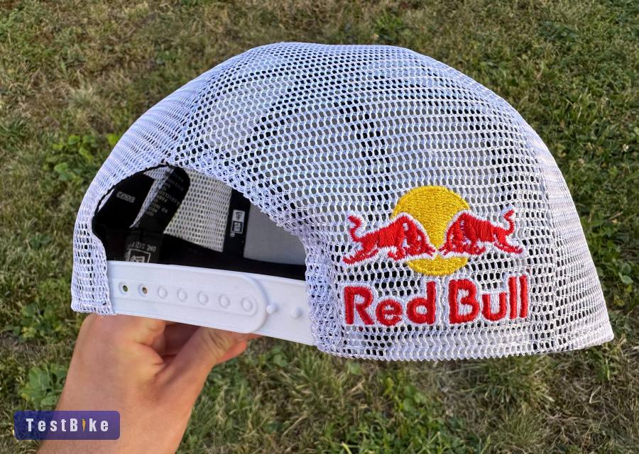 Új Red Bull fehér/fehér hálós sapka, snapback 
