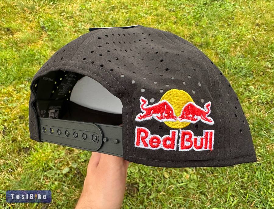 Új Red Bull fekete perforált hálós sapka, snapback