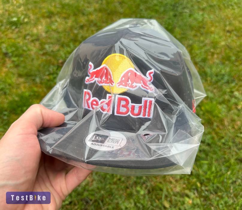 Új Red Bull fekete perforált hálós sapka, snapback