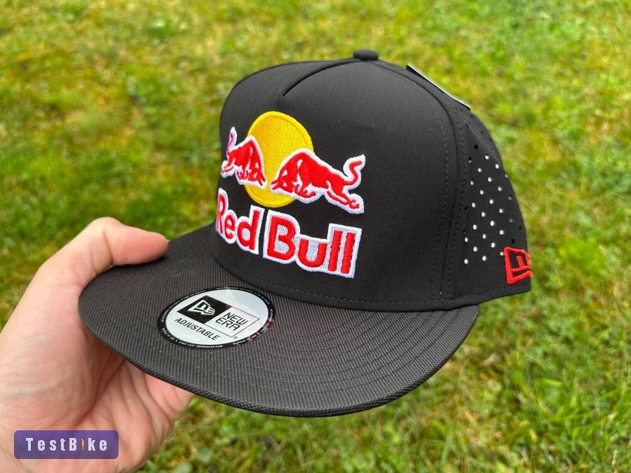 Új Red Bull fekete perforált hálós sapka, snapback