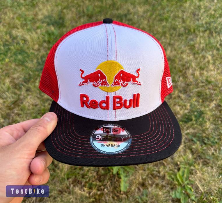 Új Red Bull fekete/piros/fehér hálós sapka, snapback