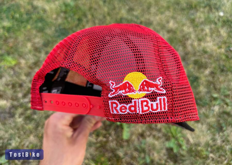Új Red Bull fekete/piros/fehér hálós sapka, snapback