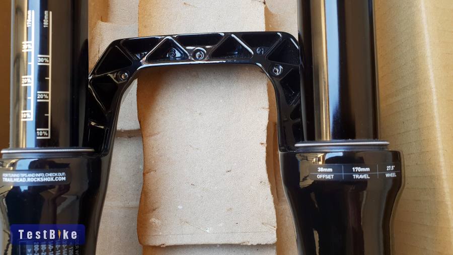 Új Rockshox ZEB Ultimate Charger 2.1 RC2 170mm -