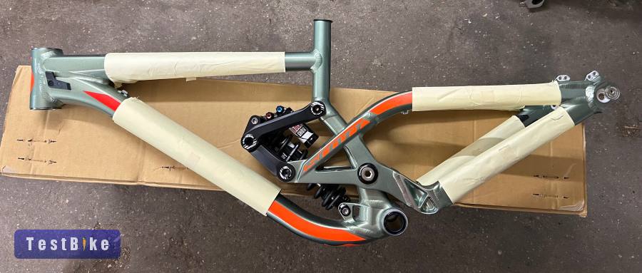 új Scott Gambler dh váz