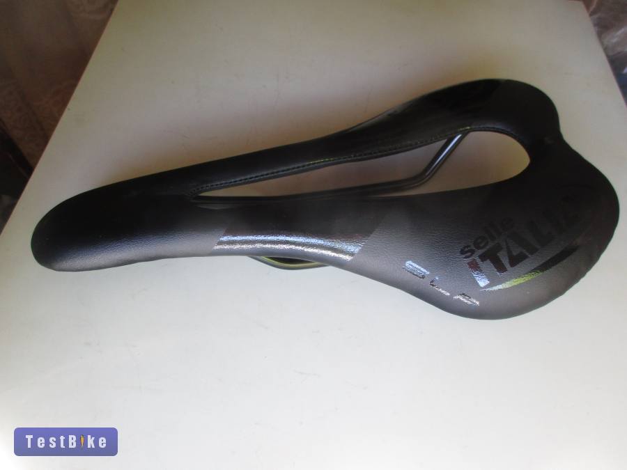 Új Selle Italia-Tour de France SLR PU héjú nyereg.