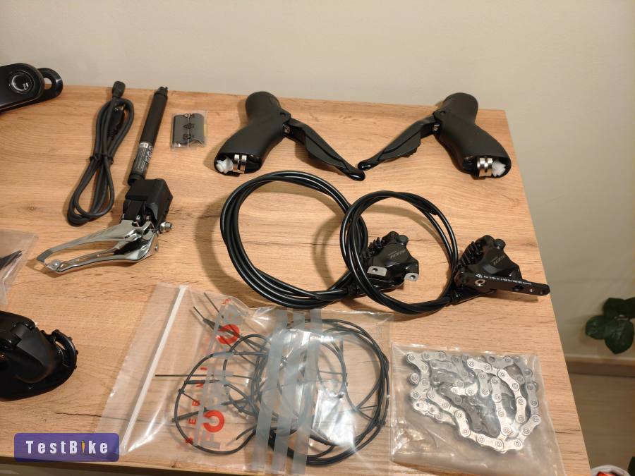 Új Shimano 105 di2 szett 2×12