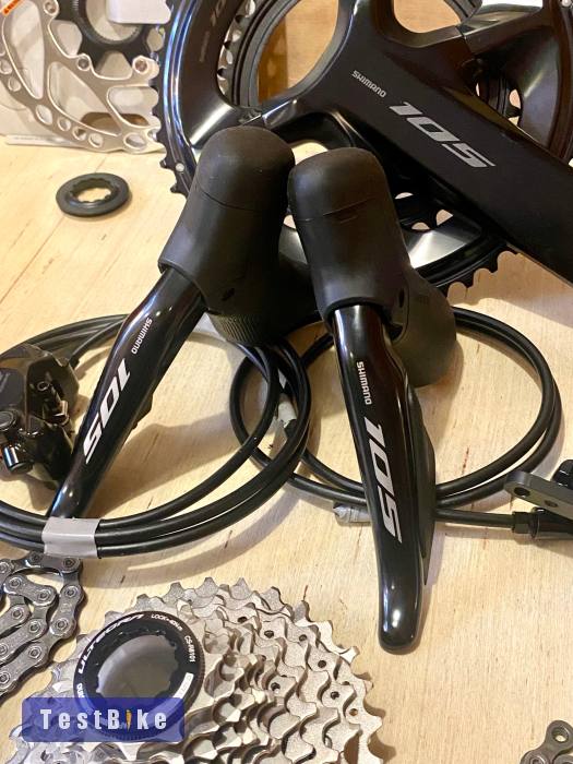 Új Shimano 105 ös 12s Di2 szett eladó sorban. 