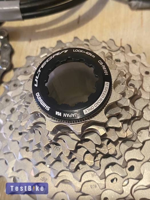 Új Shimano 105 ös 12s Di2 szett eladó sorban. 