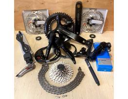 Új Shimano 105 ös 12s Di2 szett eladó sorban. 