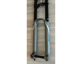 Új SR Suntour RUX 38 DH villa