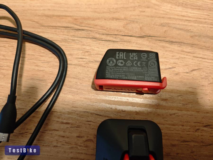 Új Sram AXS akkumulátor és töltő 