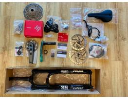 új Sram Maven, GX Transmission, Fox Grip X2, Assegai stbstb