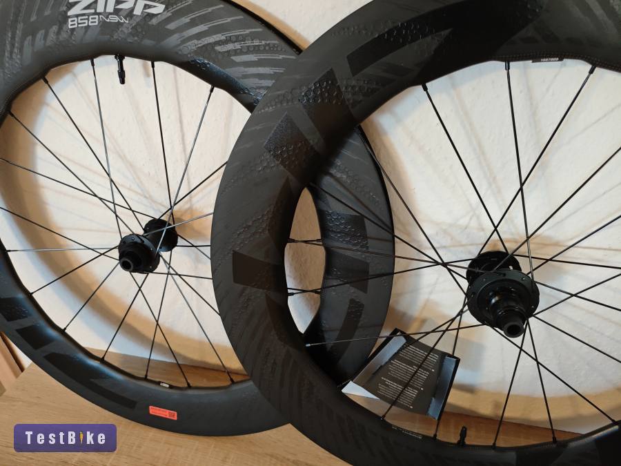 Új Zipp 858 NSW karbon kerékszett 28"