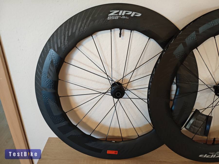 Új Zipp 858 NSW karbon kerékszett 28"