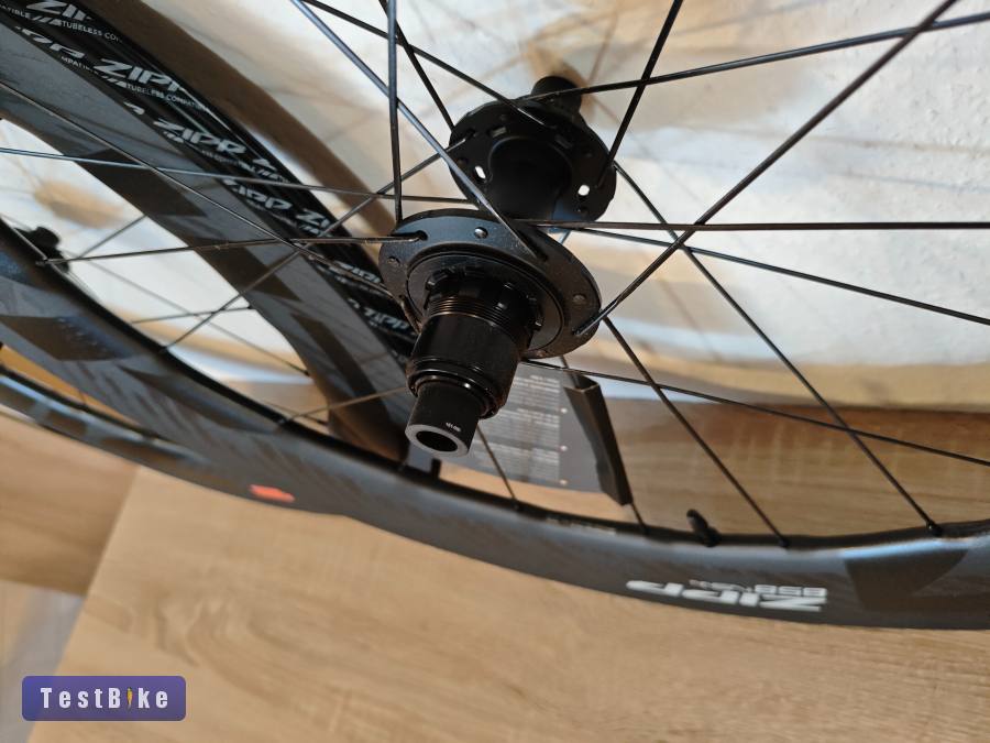 Új Zipp 858 NSW karbon kerékszett 28"