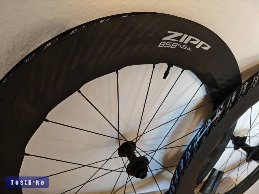 Új Zipp 858 NSW karbon kerékszett 28"