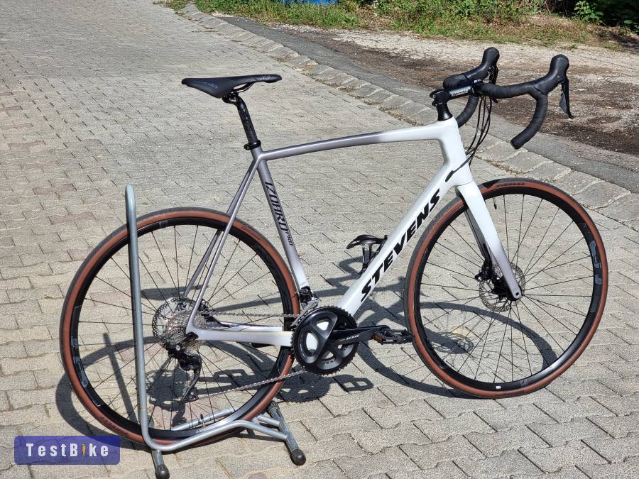 Újsz. 2022 Stevens karbon outi Shimano 105 hydro Fulcrum 