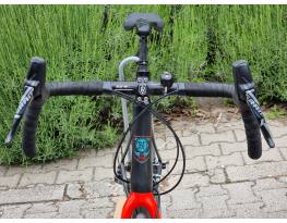 Újsz. Felső kat. GT karbon outi / gravel Sram Force Fulcrum 