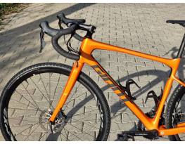 Újsz. felső kat. karbon Giant Revolt Advanced Shimano 105 