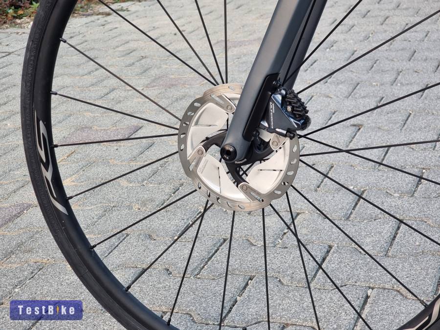 Újsz.BMC Roadmachine UCI Karbon Outi Full Ultegra 2*11 hydro