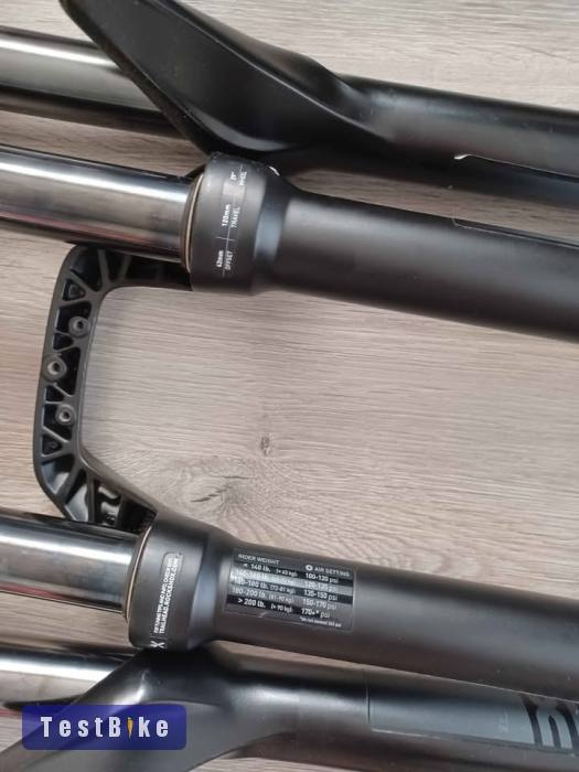 Újszerű 29" RockShox Recon RL Air 120mm teleszkóp villa