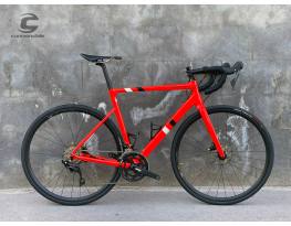 Újszerű Cannondale tárcsás országúti kerékpár