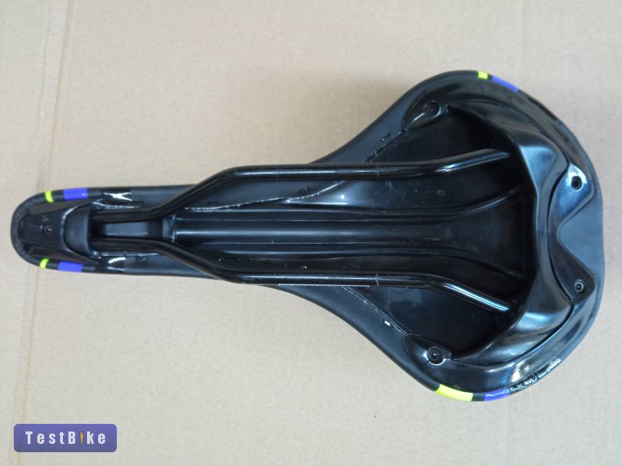 Újszerű Corratec nyereg eladó