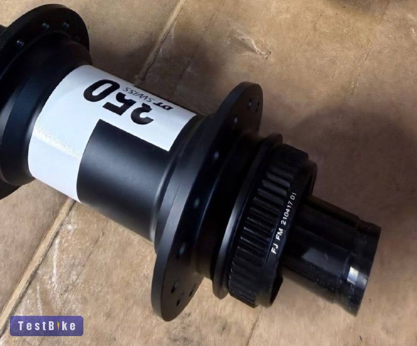 DT Swiss Boost 148x12 Centerlock XD / Sram hátsó agy 