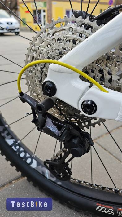 Újszerű Husqvarna HC 8(L) FOX 38 180mm EP8 630WH 880km