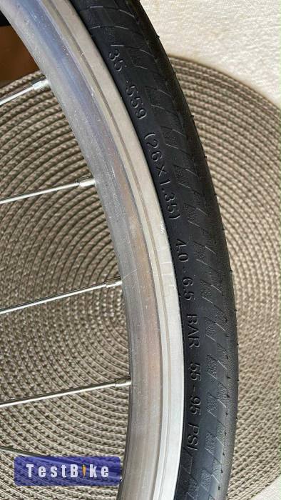 Újszerű komplett 26-os hátsó kerék