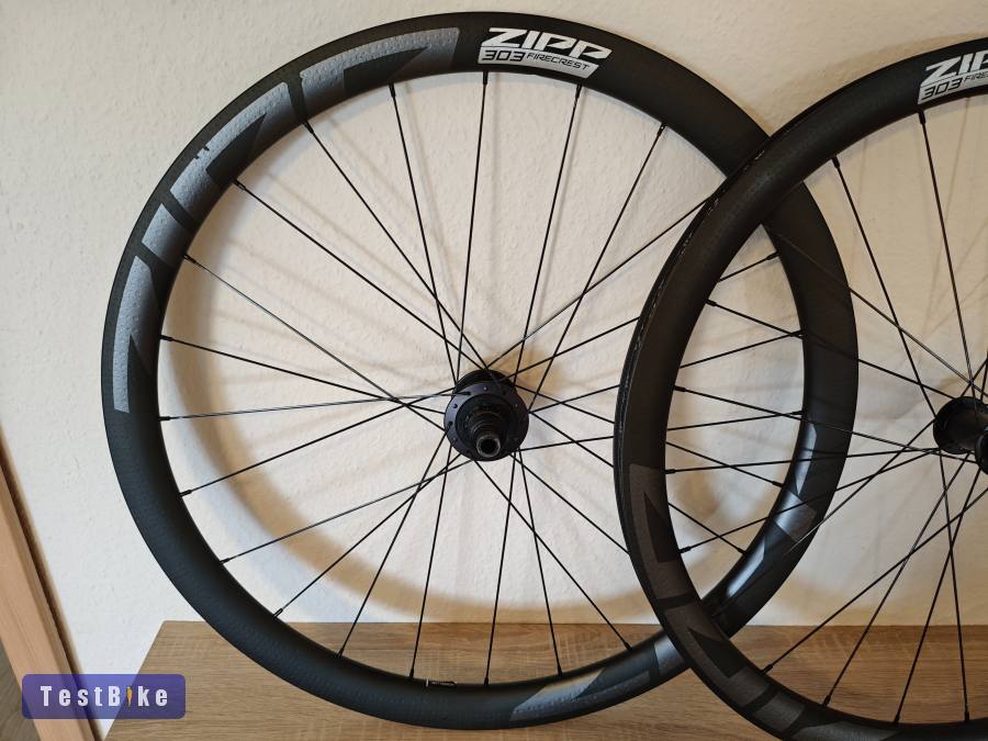 Újszerű Zipp 303 Firecrest karbon kerékszett 28"