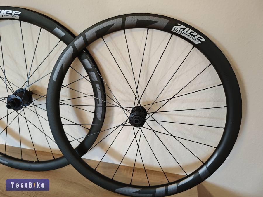 Újszerű Zipp 303 Firecrest karbon kerékszett 28"