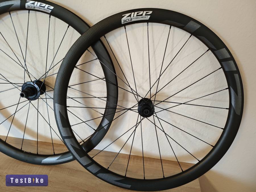 Újszerű Zipp 303 Firecrest karbon kerékszett 28"