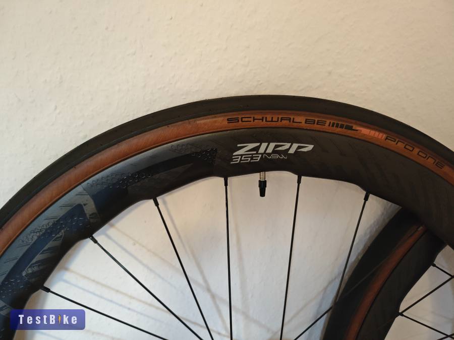 Újszerű Zipp 353 NSW karbon kerékszett 28"