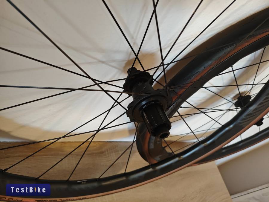 Újszerű Zipp 353 NSW karbon kerékszett 28"