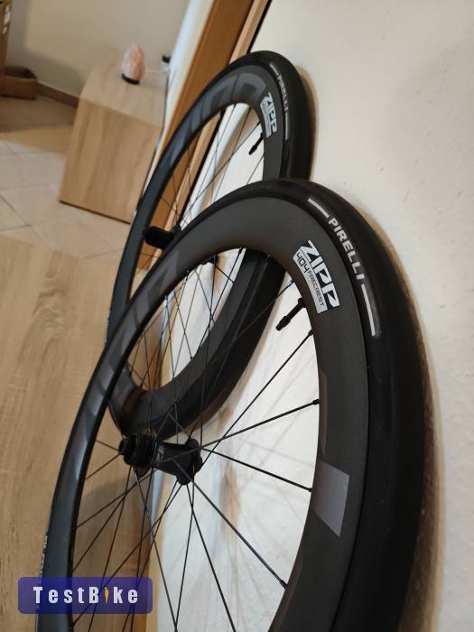 Újszerű Zipp 404 Firecrest karbon kerékszett 28"
