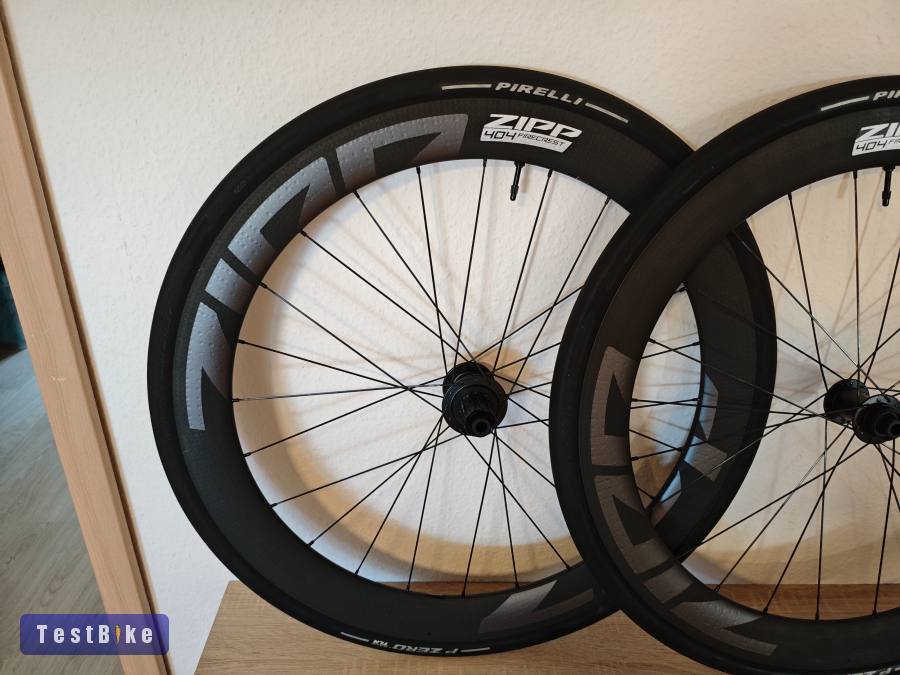 Újszerű Zipp 404 Firecrest karbon kerékszett 28"