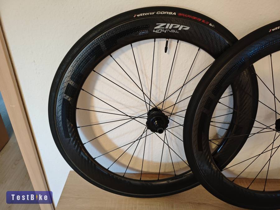 Újszerű Zipp 404 NSW karbon kerékszett 28"