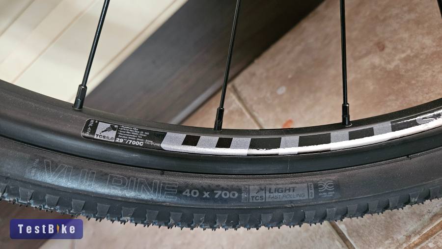 Ún, 0 km-es gravel kerékszett gumikkal, féktárcsákkal