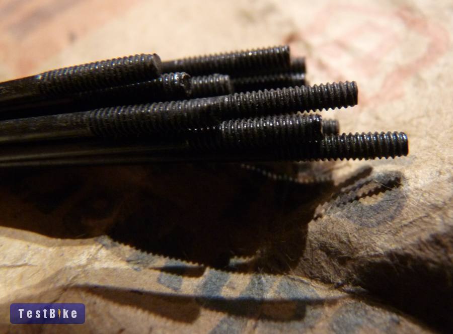 Új! Union fekete küllő és nipli eladó!