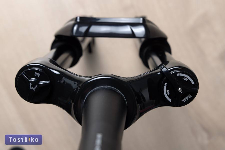 Vadiúj 2025 Marzocchi Bomber Z2 29” – 140mm, Boost, E-Optim.