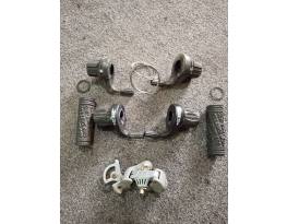 Váltókarok és hátsó váltó.