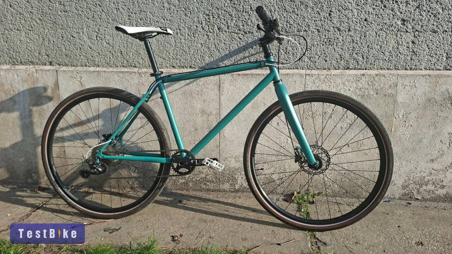 Városi tárcsafékes kerékpár új alkatrészekkel