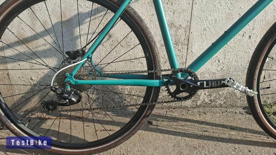 Városi tárcsafékes kerékpár új alkatrészekkel