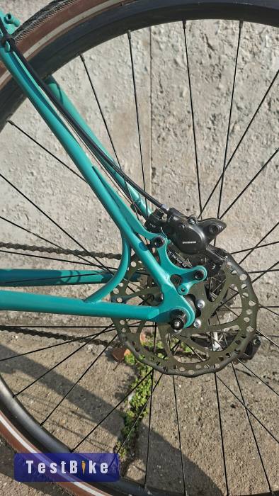 Városi tárcsafékes kerékpár új alkatrészekkel