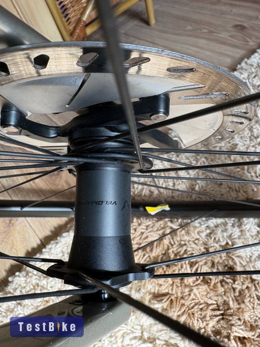 Velomann V30R országúti tárcsás kerékszett új