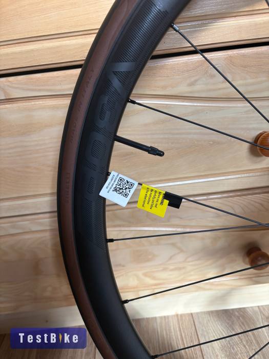 Velomann V30R országúti tárcsás kerékszett új