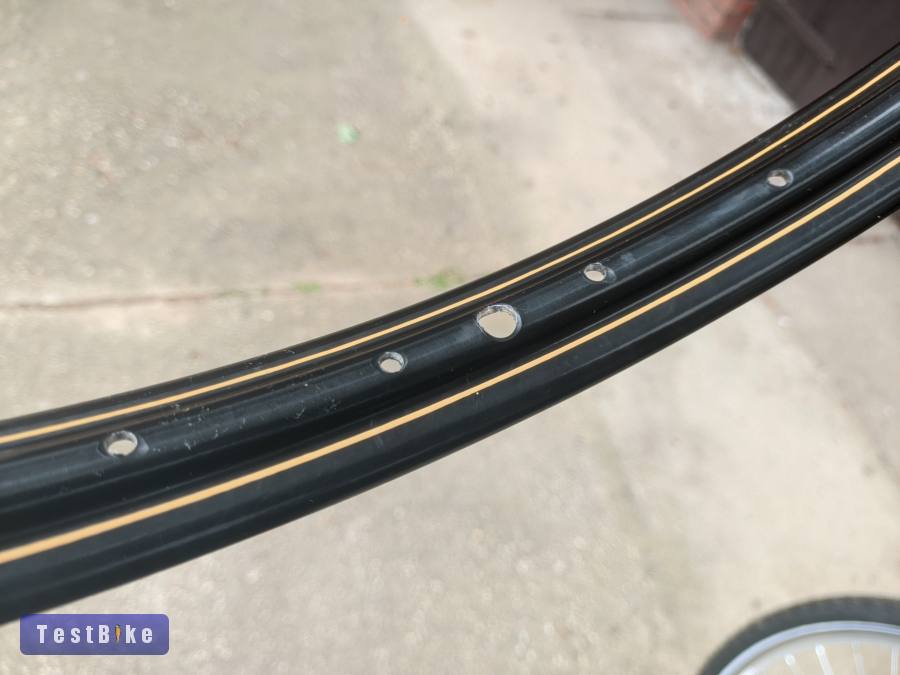 Veterán kinézetű arany csíkos Ryde 622-es felni