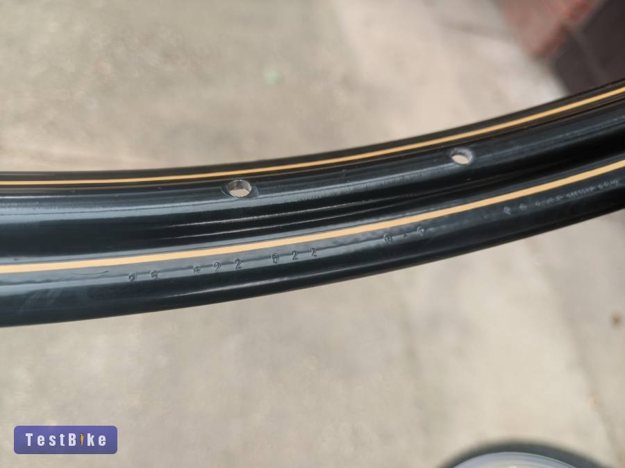 Veterán kinézetű arany csíkos Ryde 622-es felni